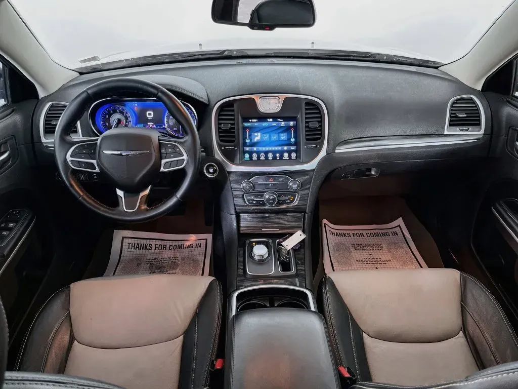 Chrysler 300 photo 10