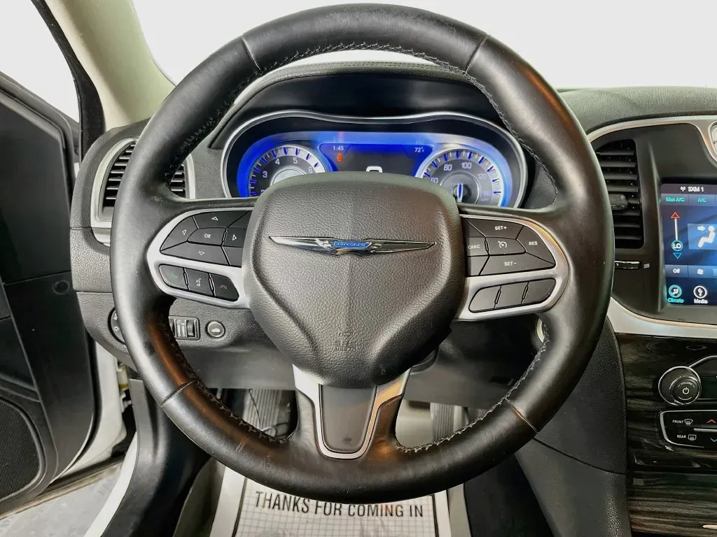 Chrysler 300 photo 13