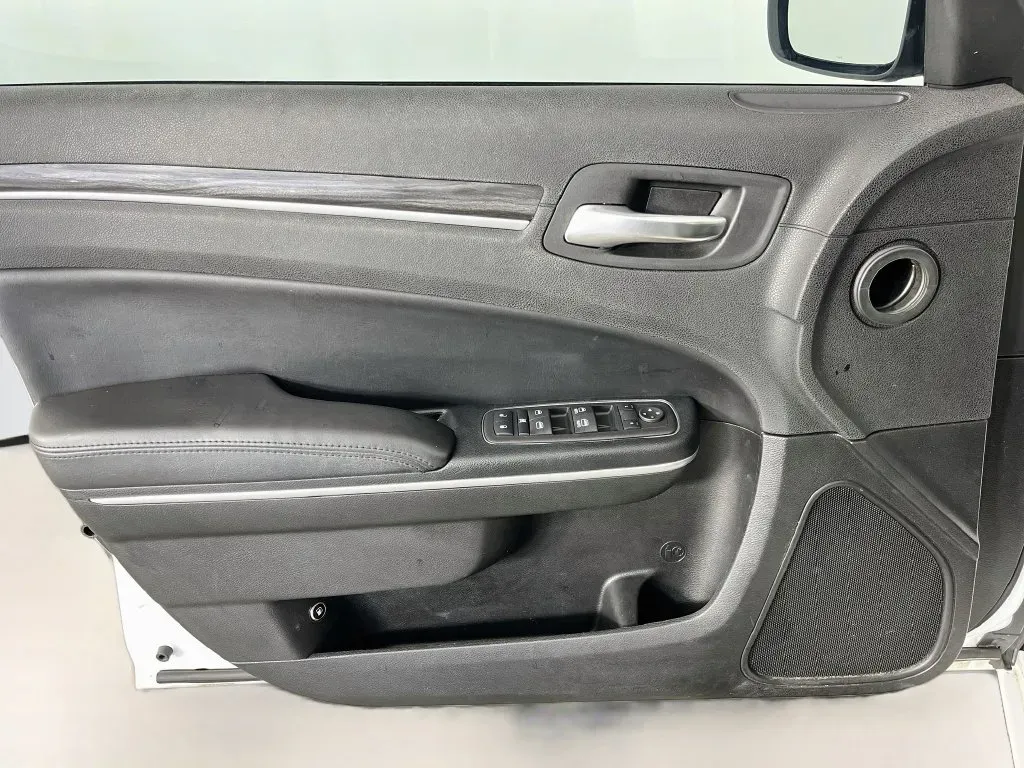 Chrysler 300 photo 25