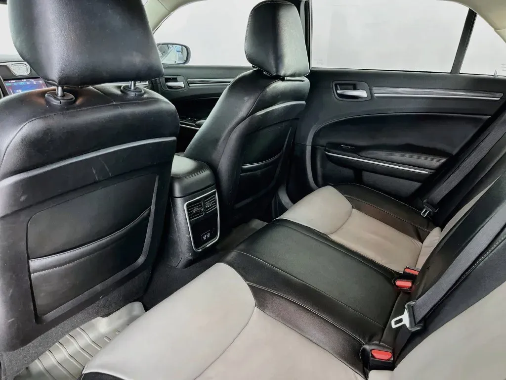 Chrysler 300 photo 31