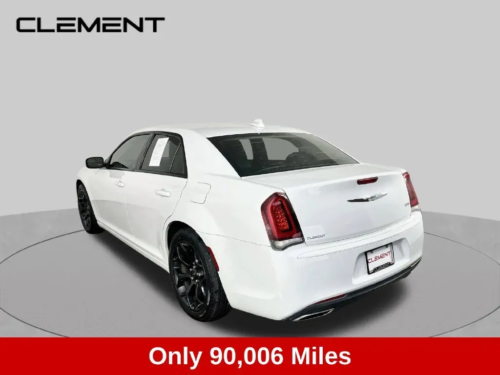 Chrysler 300 photo 8
