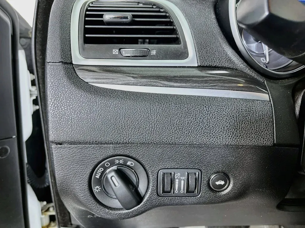 Chrysler 300 photo 11
