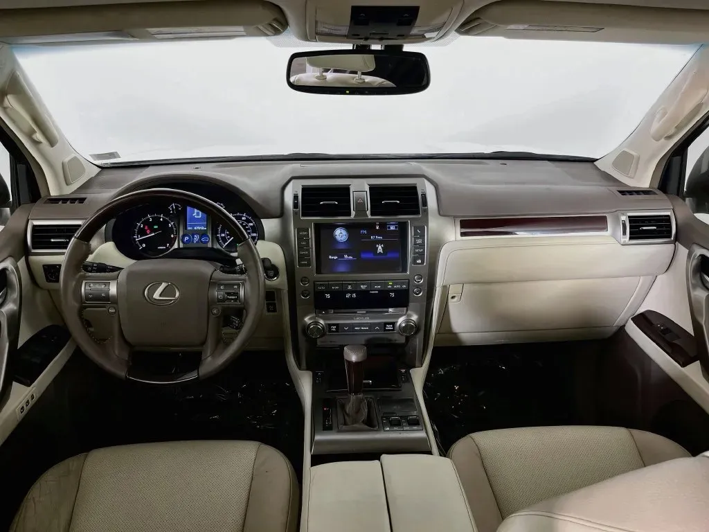 Lexus GX photo 10