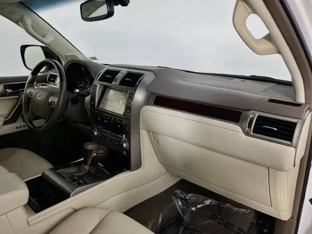 Lexus GX photo 36