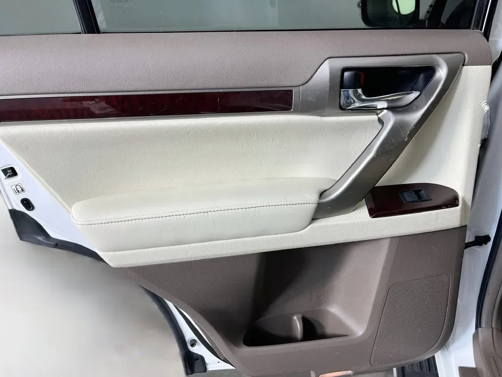Lexus GX photo 30