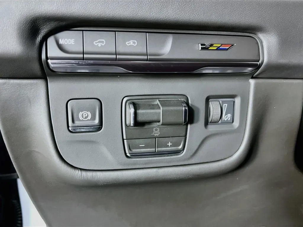 Cadillac Escalade photo 11