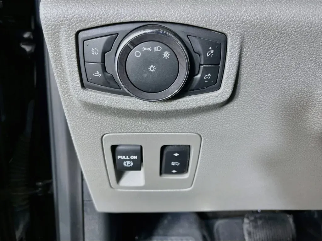 Ford F-150 photo 12