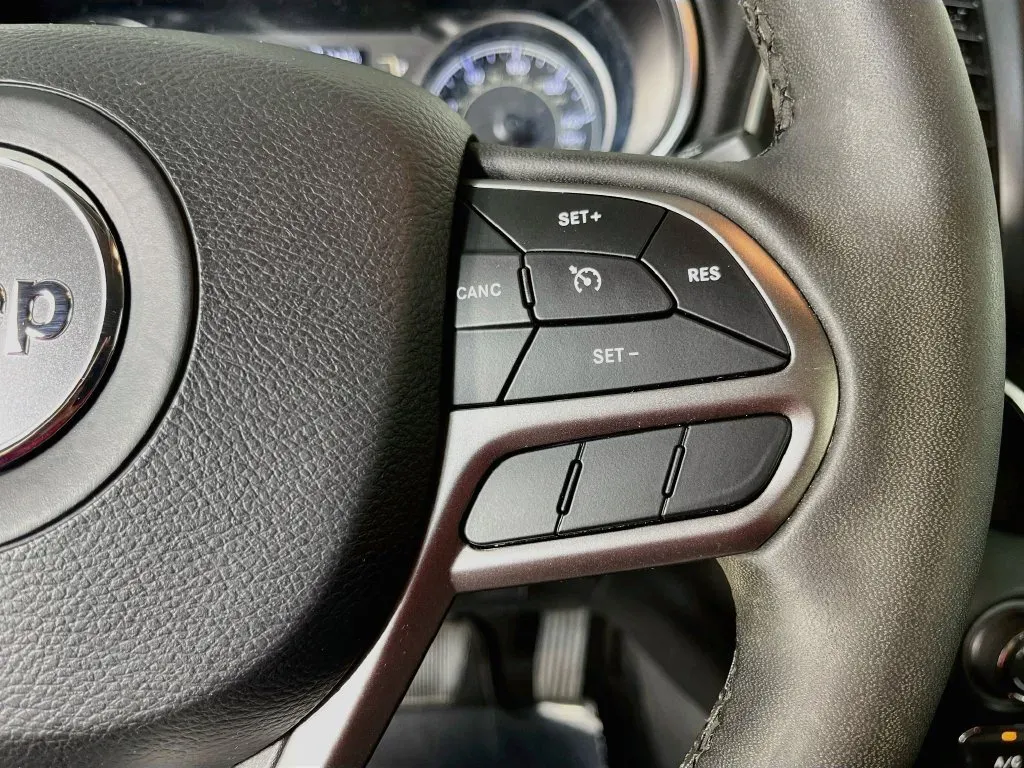 Jeep Cherokee photo 14