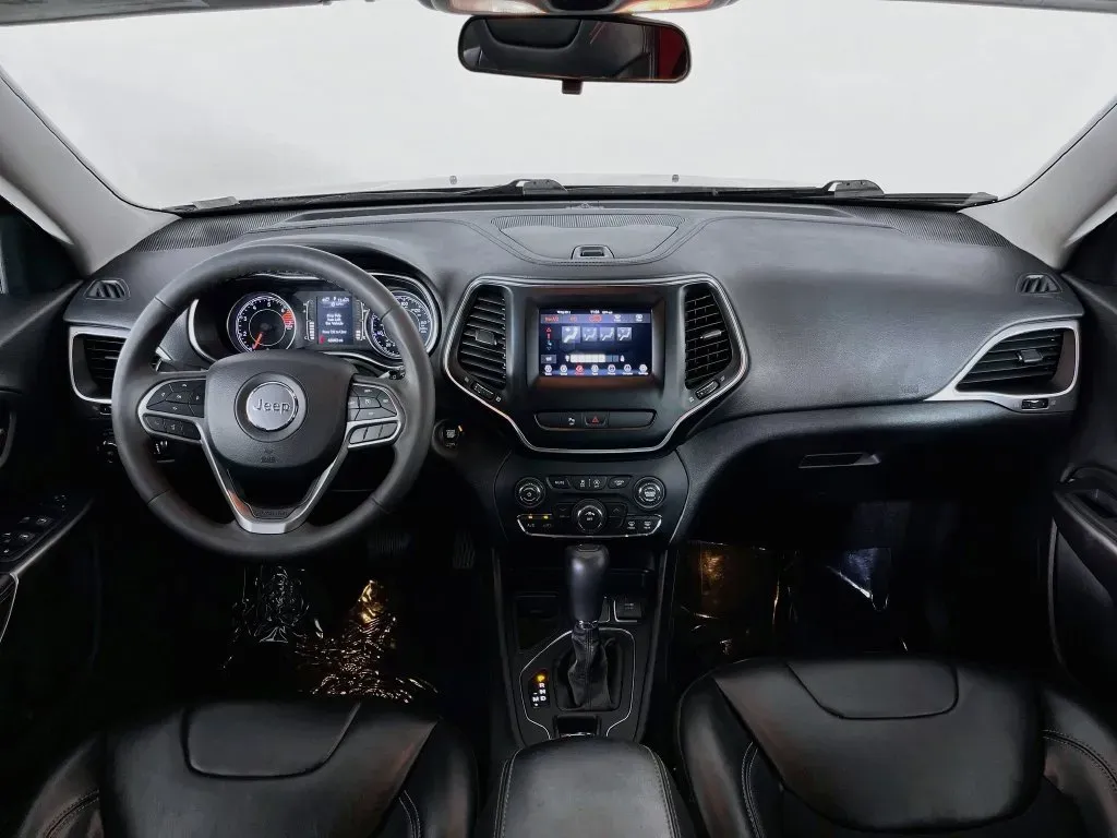 Jeep Cherokee photo 10