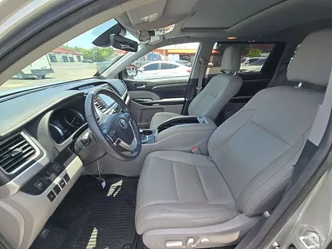 Another view of 2019 Toyota Highlander Limited for sale in St. Charles, MO at Clement Supercenter