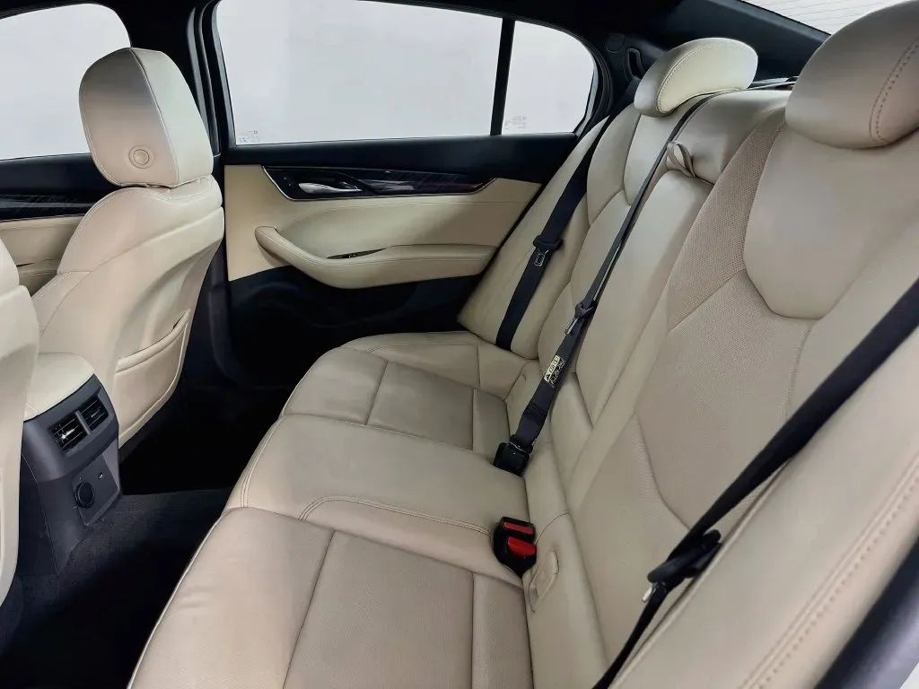 Cadillac CT5 photo 28