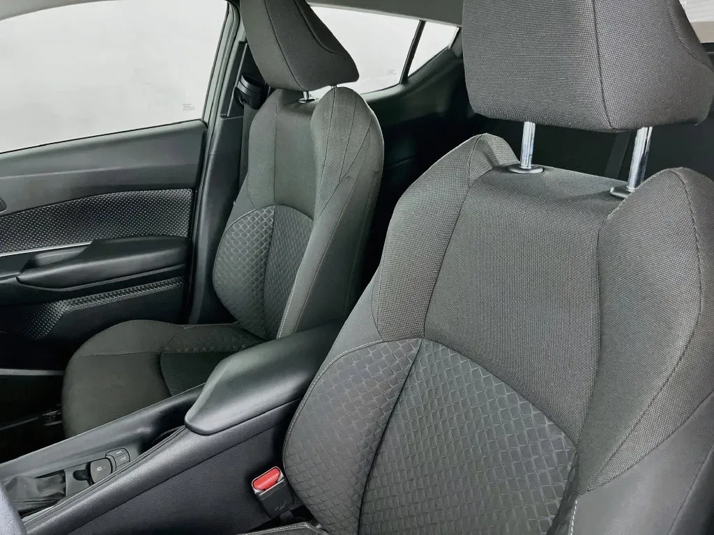 Toyota C-HR photo 26