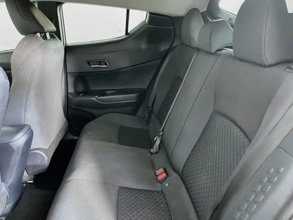 Toyota C-HR photo 28