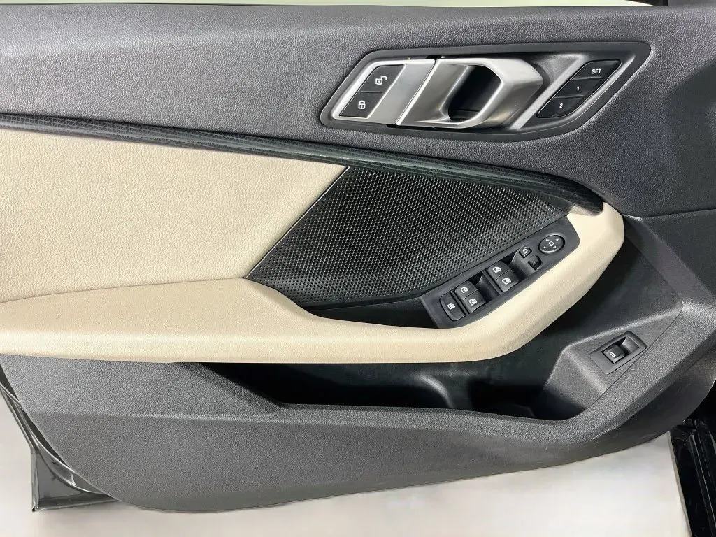 BMW 2 Series photo 26