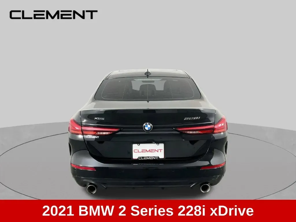 BMW 2 Series photo 7