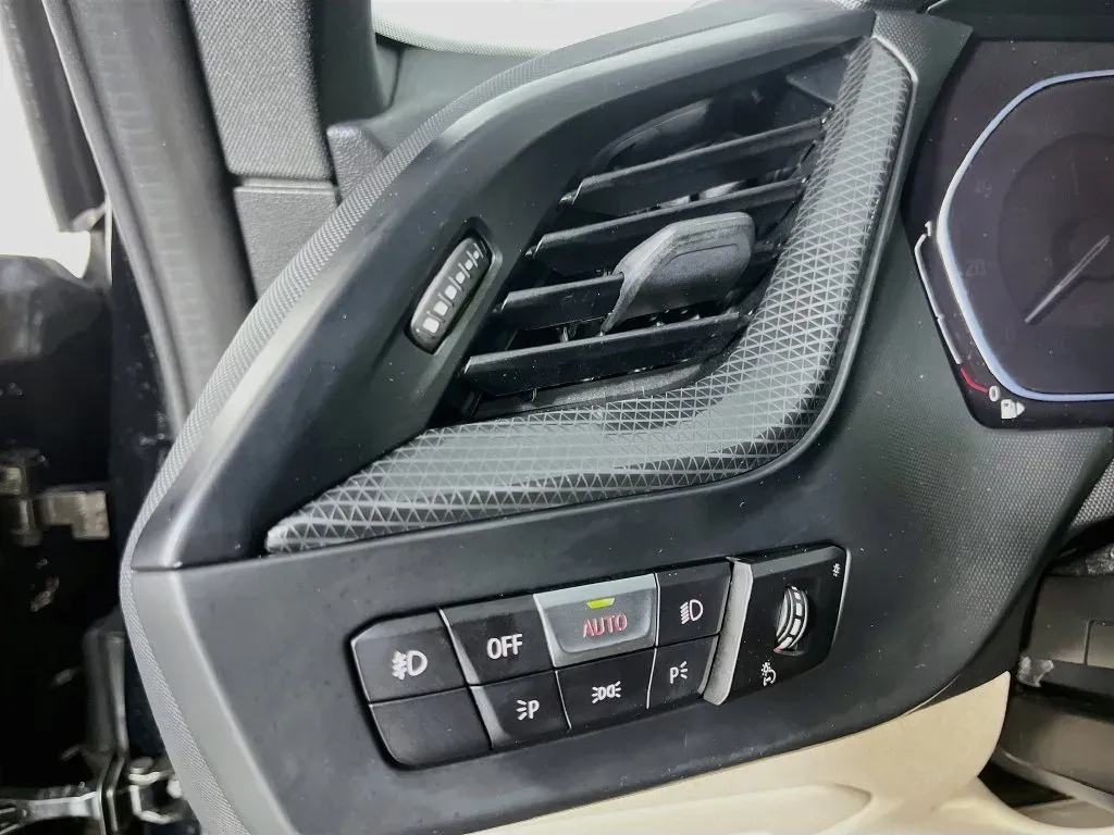 BMW 2 Series photo 11