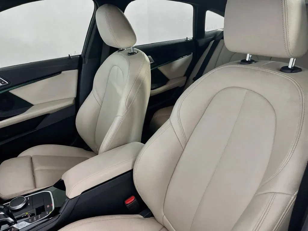 BMW 2 Series photo 28