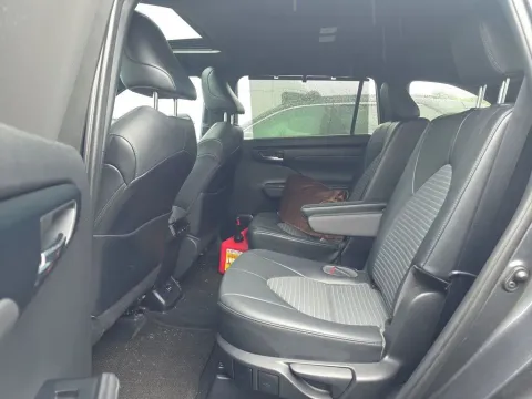 More photos of 2021 Toyota Highlander XSE at Clement Supercenter, MO