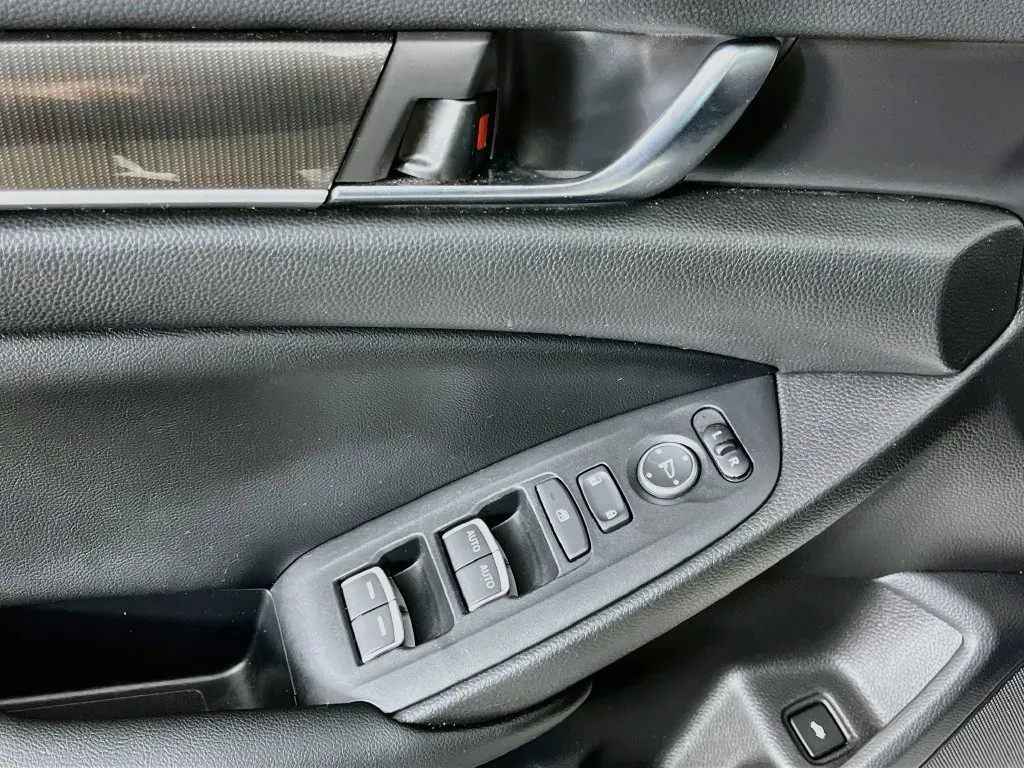 Honda Accord photo 22