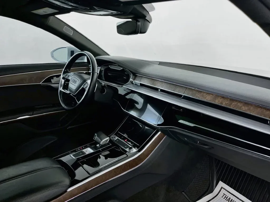 Audi A8 photo 36