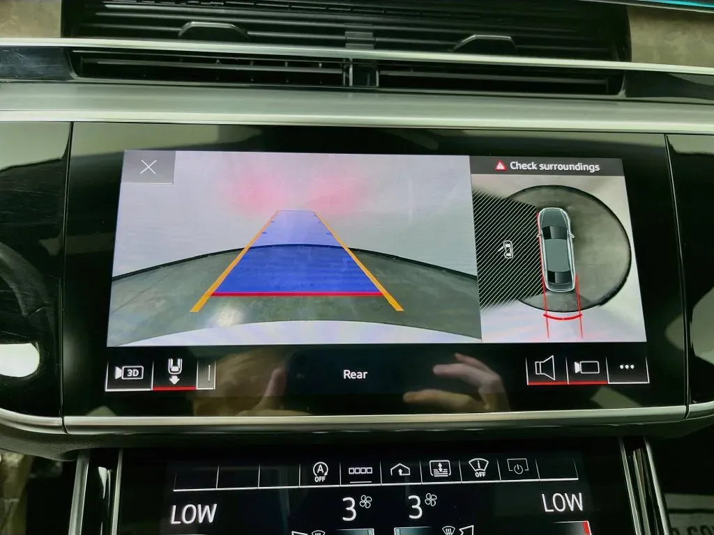 Audi A8 photo 20