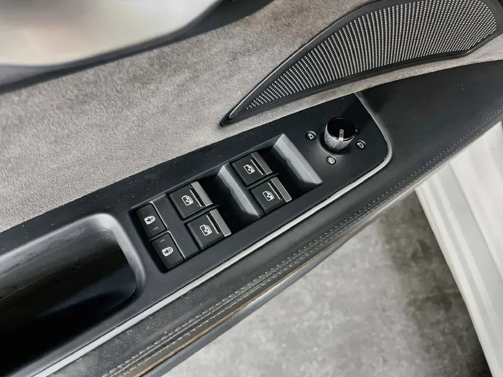 Audi A8 photo 27