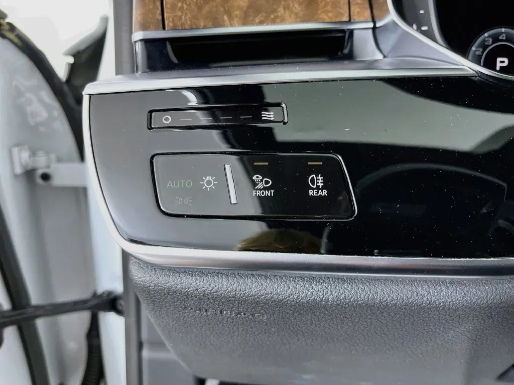 Audi A8 photo 11