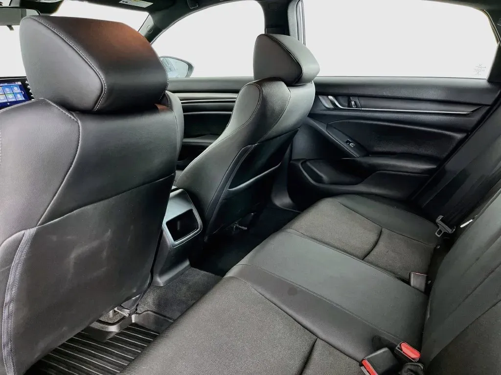 Honda Accord photo 29