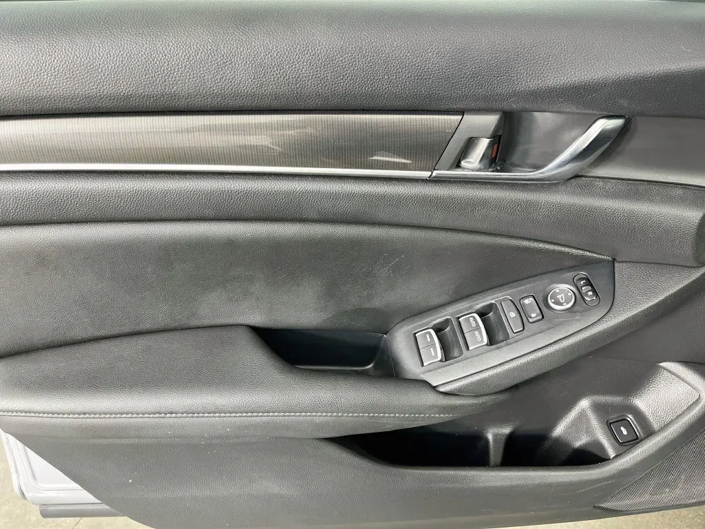Honda Accord photo 23