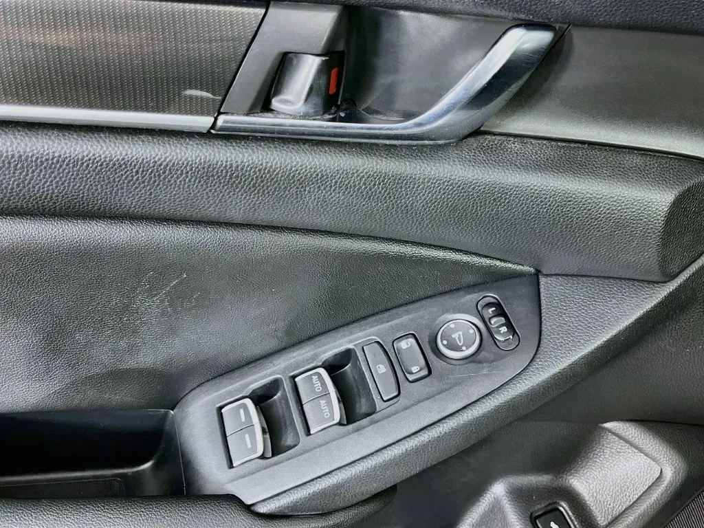 Honda Accord photo 22