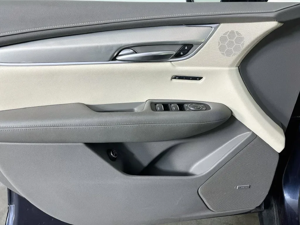 Cadillac XT5 photo 26
