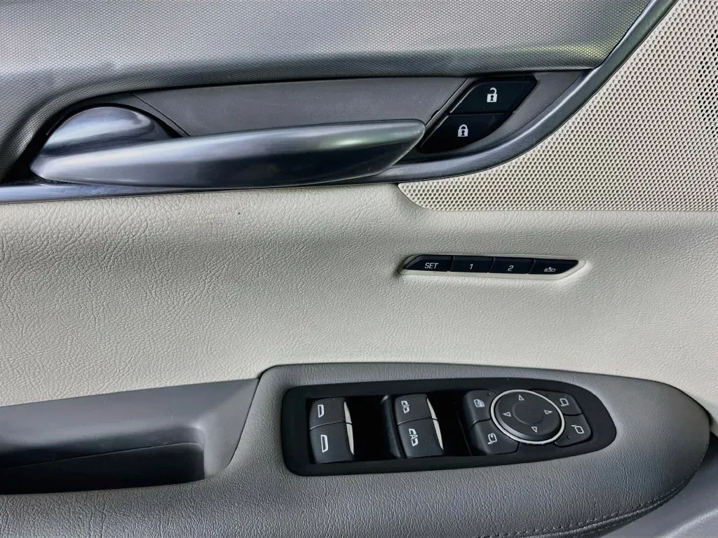 Cadillac XT5 photo 24