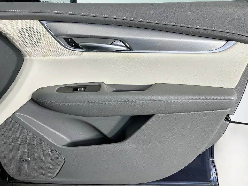 Cadillac XT5 photo 35