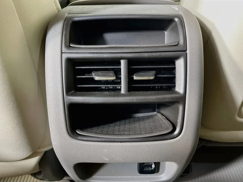 Cadillac XT5 photo 32
