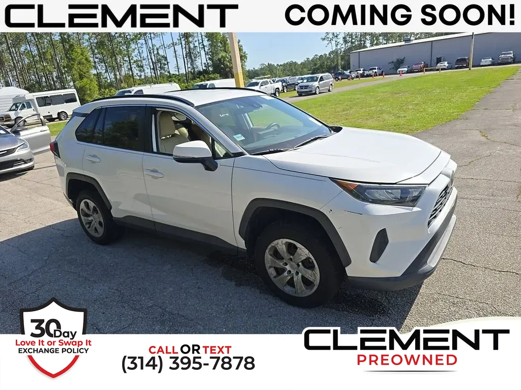 White 2019 Toyota RAV4 LE for sale in St. Charles, MO