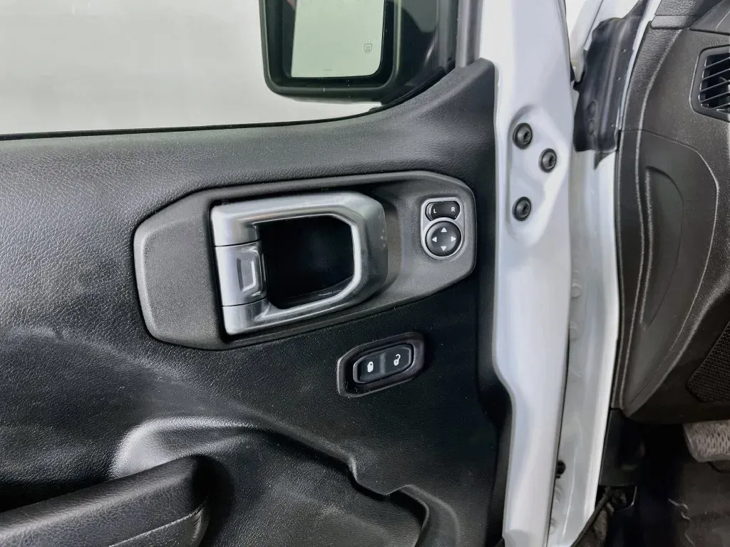Jeep Wrangler photo 24