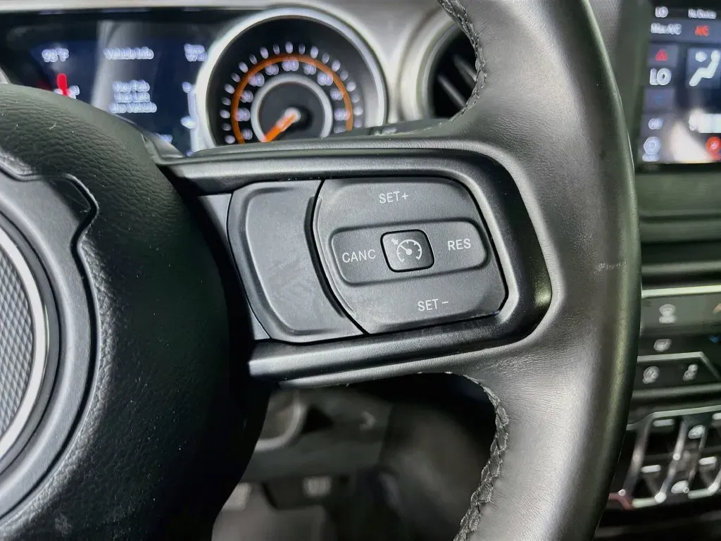 Jeep Wrangler photo 16