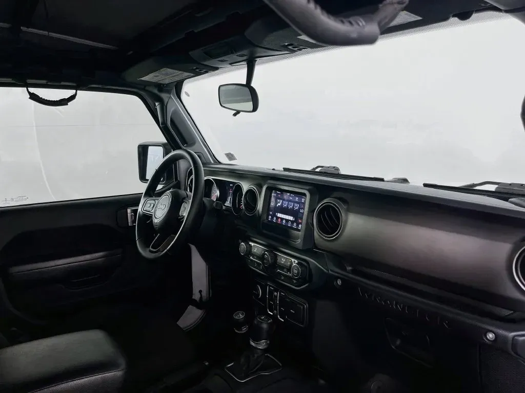 Jeep Wrangler photo 34