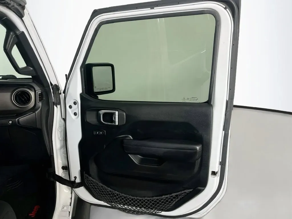 Jeep Wrangler photo 35