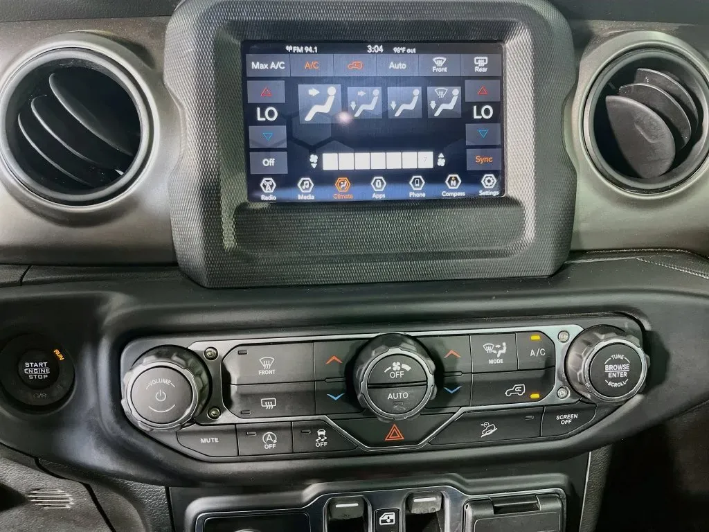 Jeep Wrangler photo 21