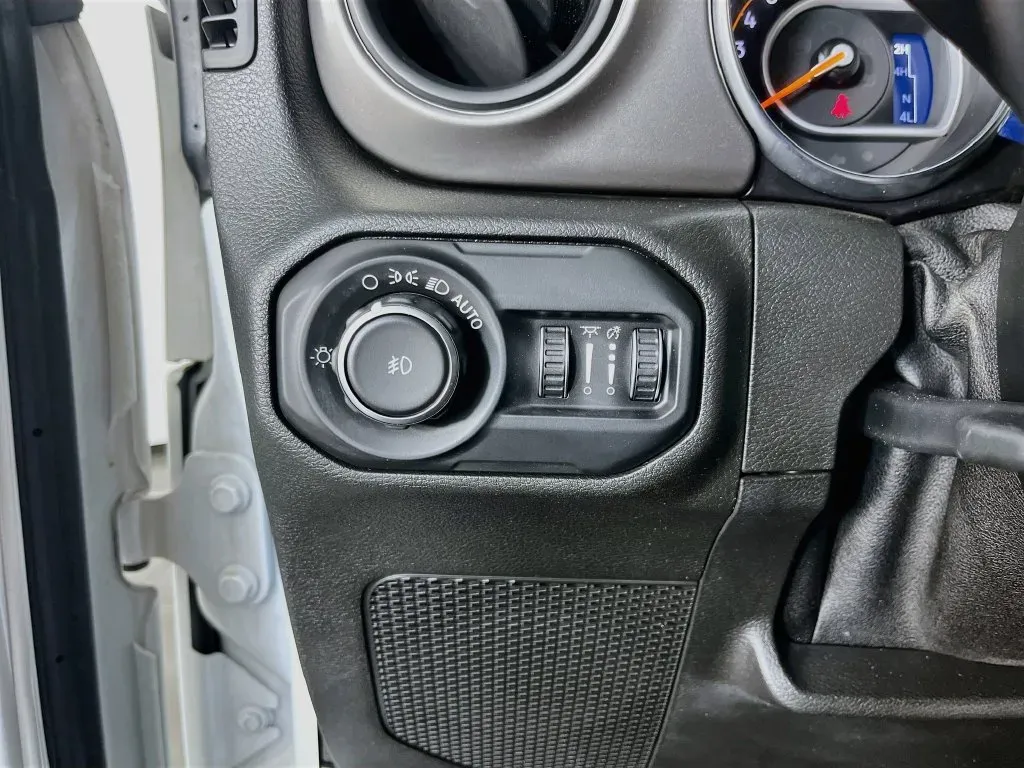 Jeep Wrangler photo 11