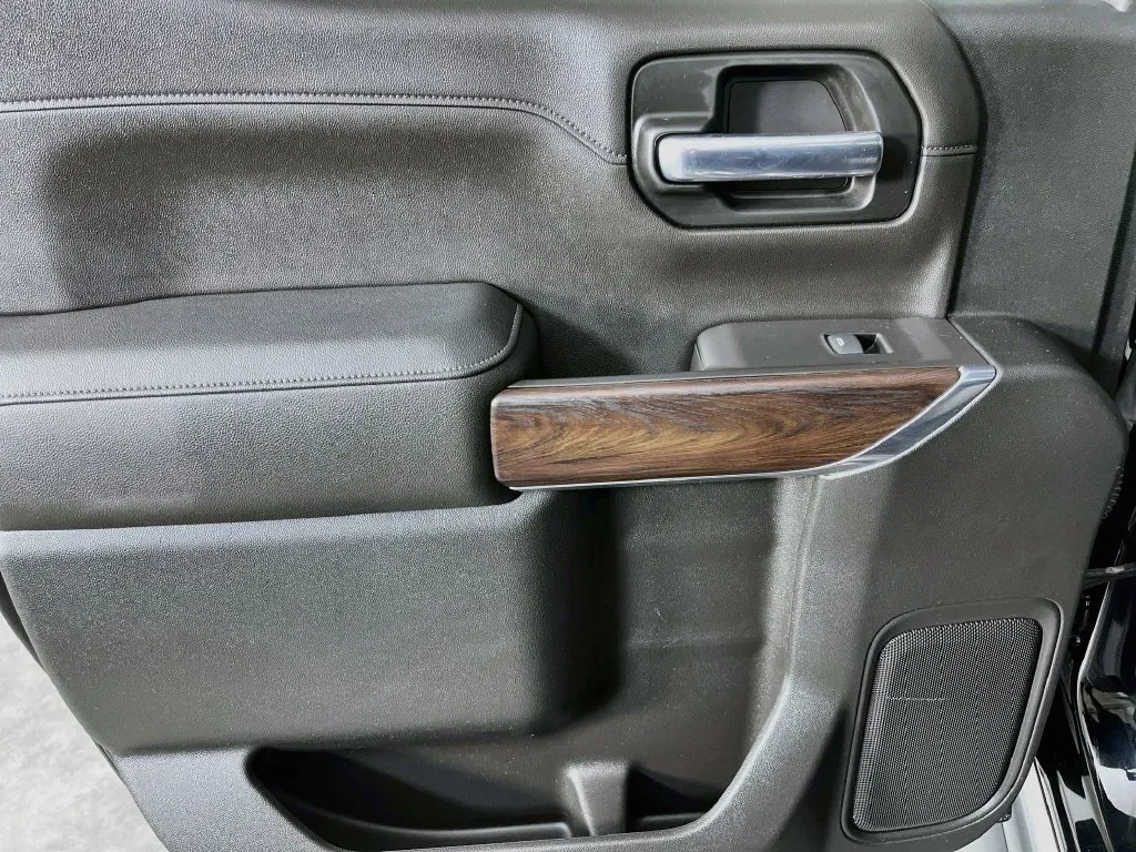 GMC Sierra photo 28