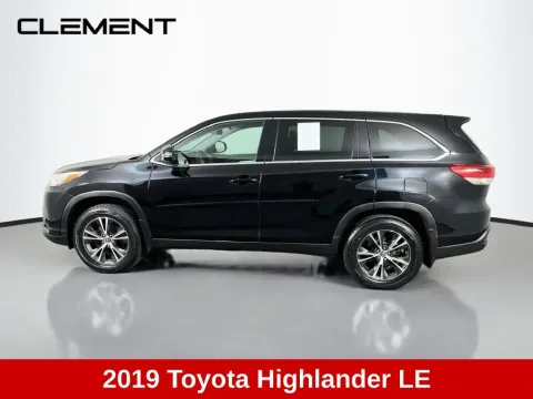 More photos of 2019 Toyota Highlander LE at Clement Supercenter, MO
