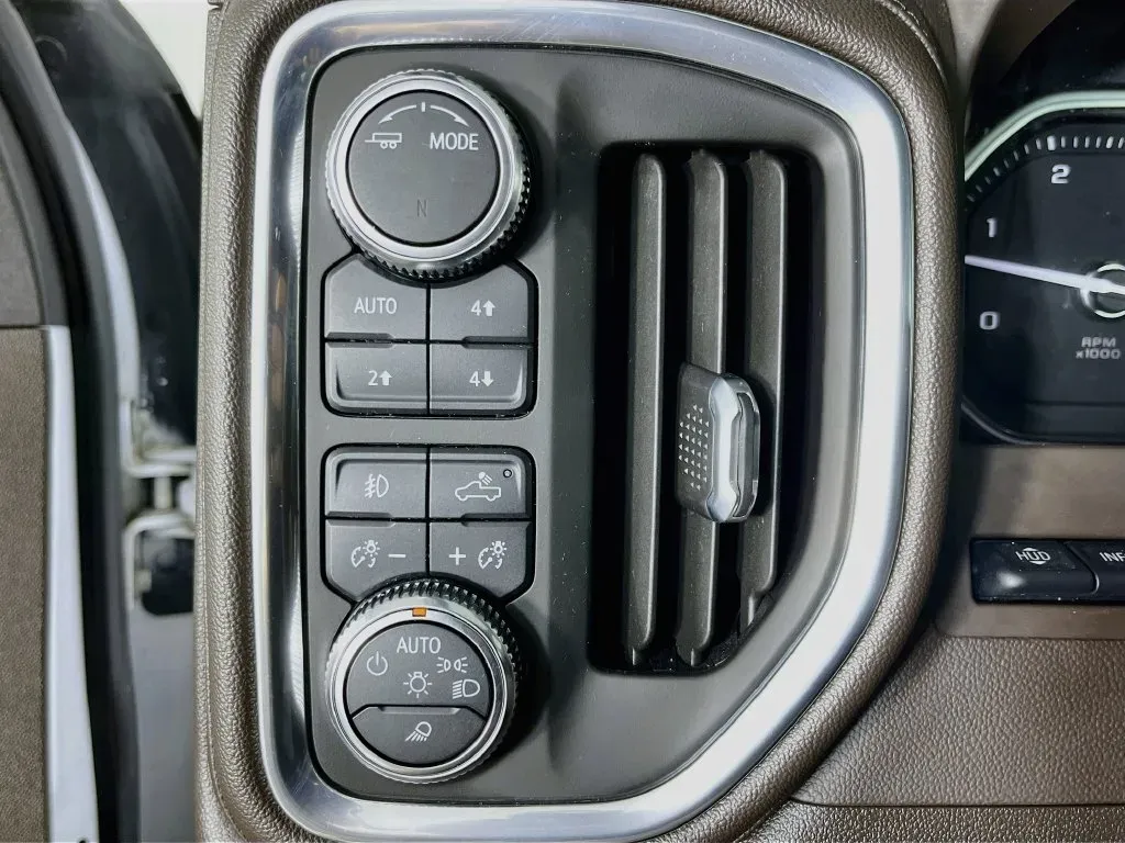 GMC Sierra photo 11