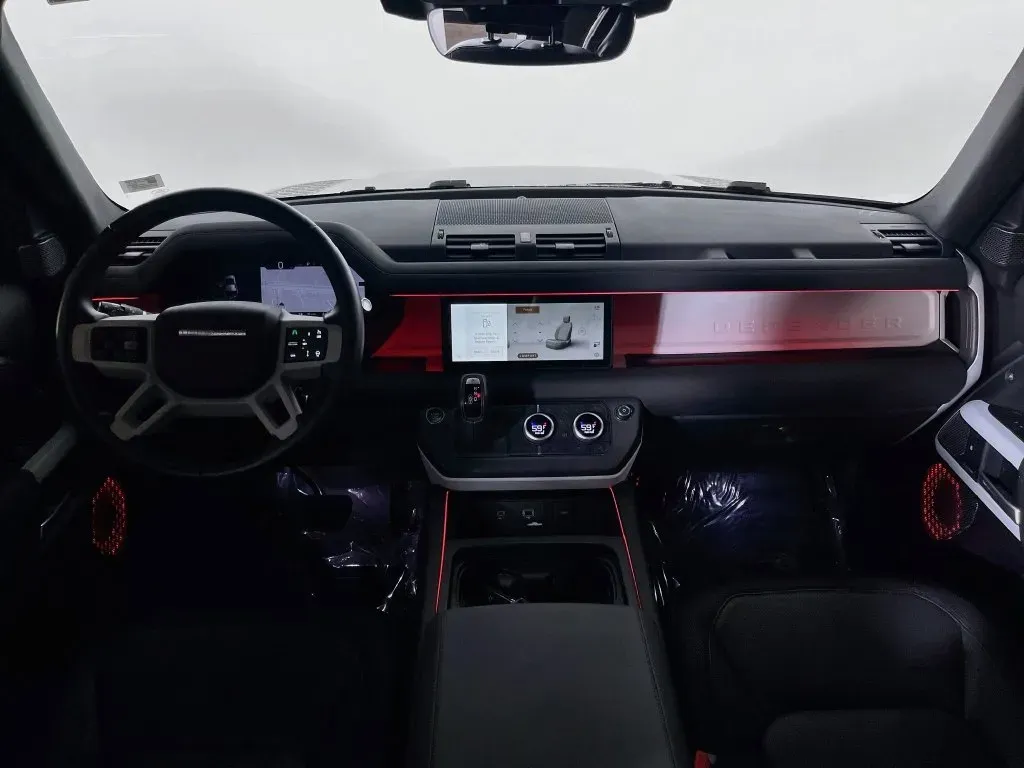 Land Rover Defender photo 10