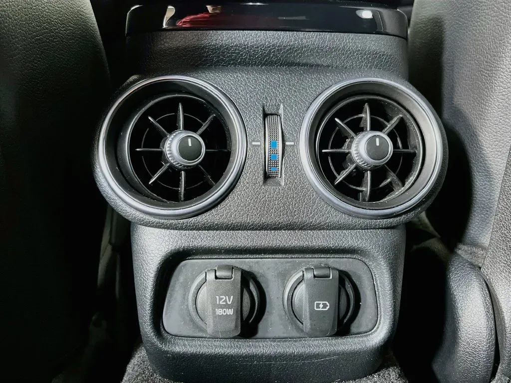 Kia Stinger photo 31