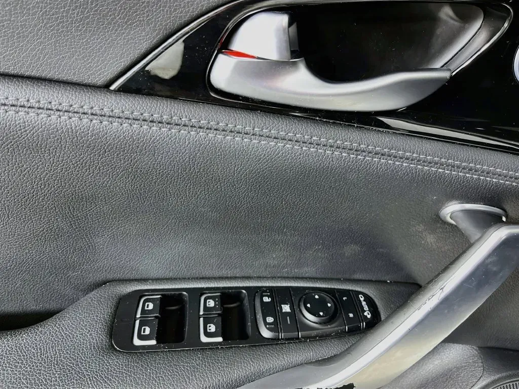 Kia Stinger photo 23