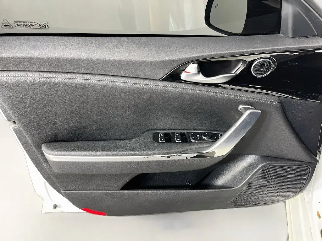 Kia Stinger photo 25