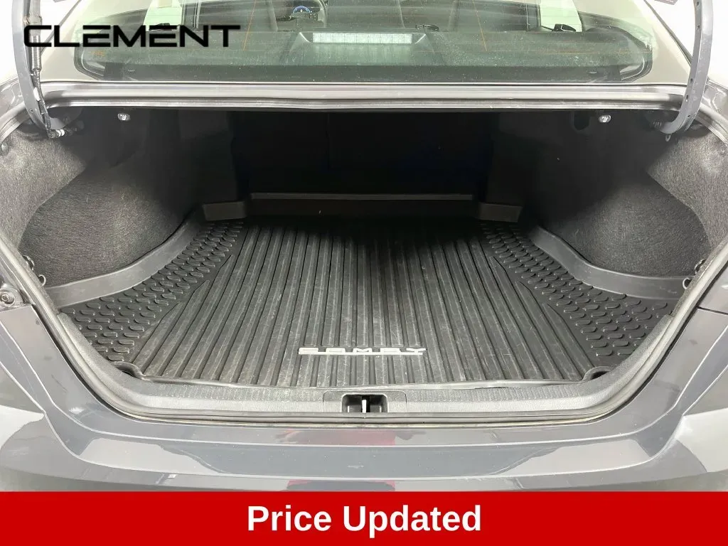 Toyota Camry photo 9