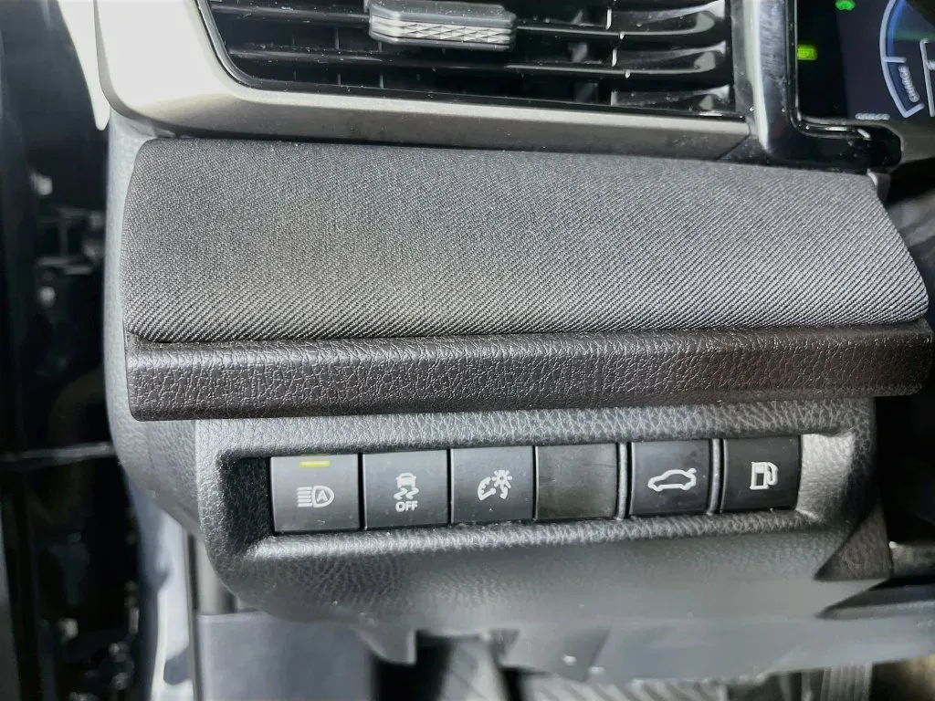 Toyota Camry photo 11